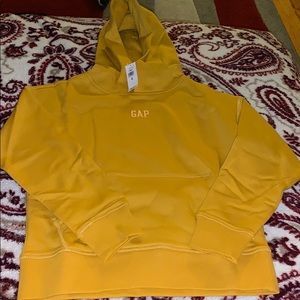 Boy’s Gap logo  yellow hoodie. Size M (8)